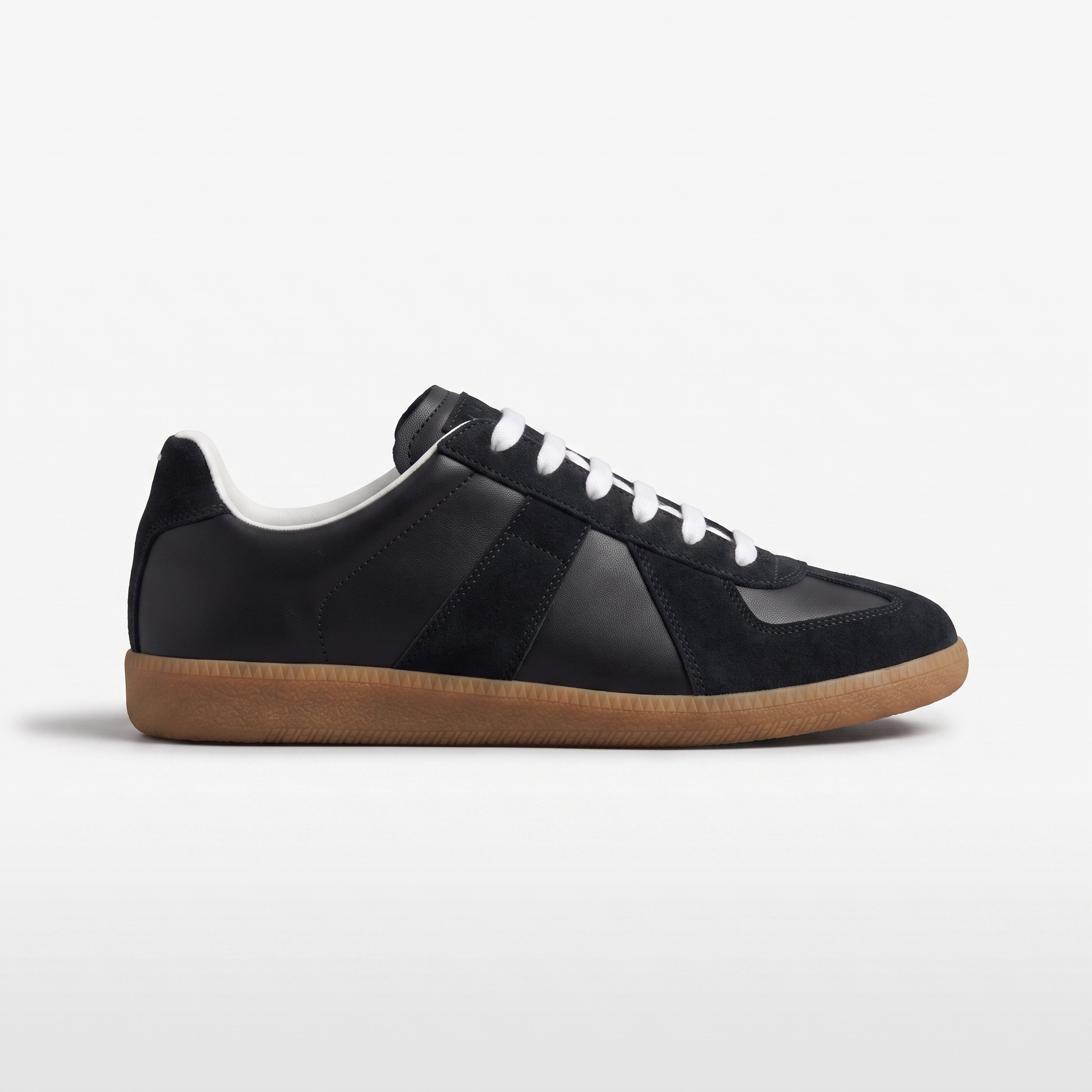 MIRAVEL SNEAKER